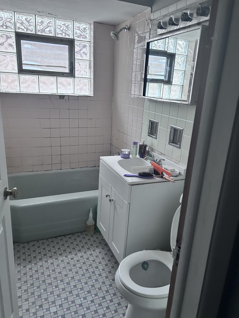 2310 S 17th Avenue, Riverside, IL 60546