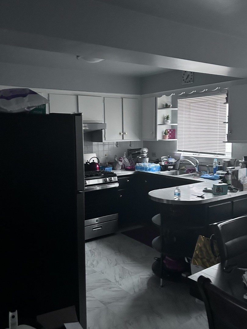 2310 S 17th Avenue, Riverside, IL 60546