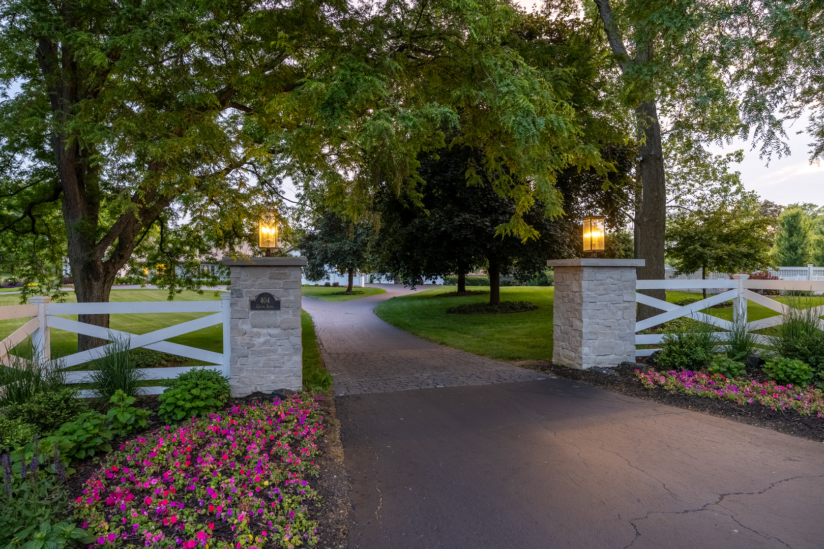 404 Caesar Drive, Barrington Hills, IL 60010