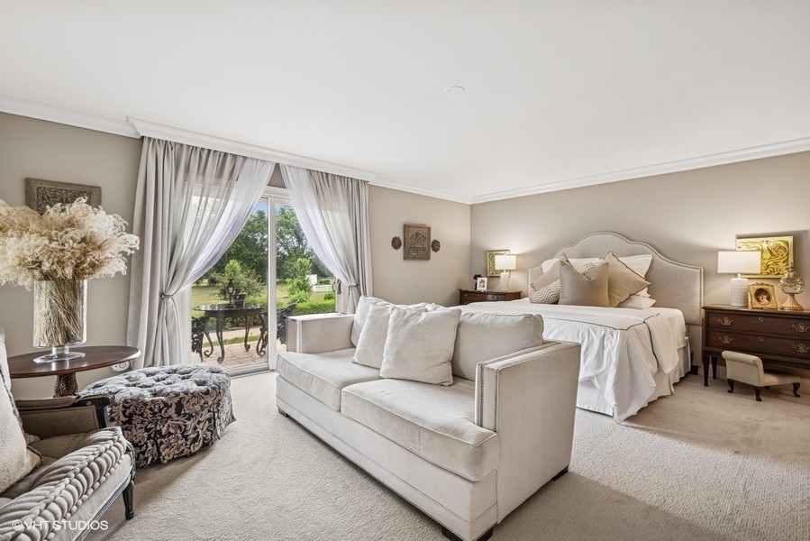 404 Caesar Drive, Barrington Hills, IL 60010