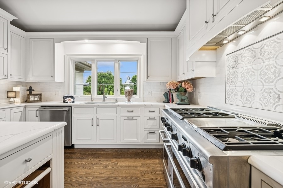 404 Caesar Drive, Barrington Hills, IL 60010