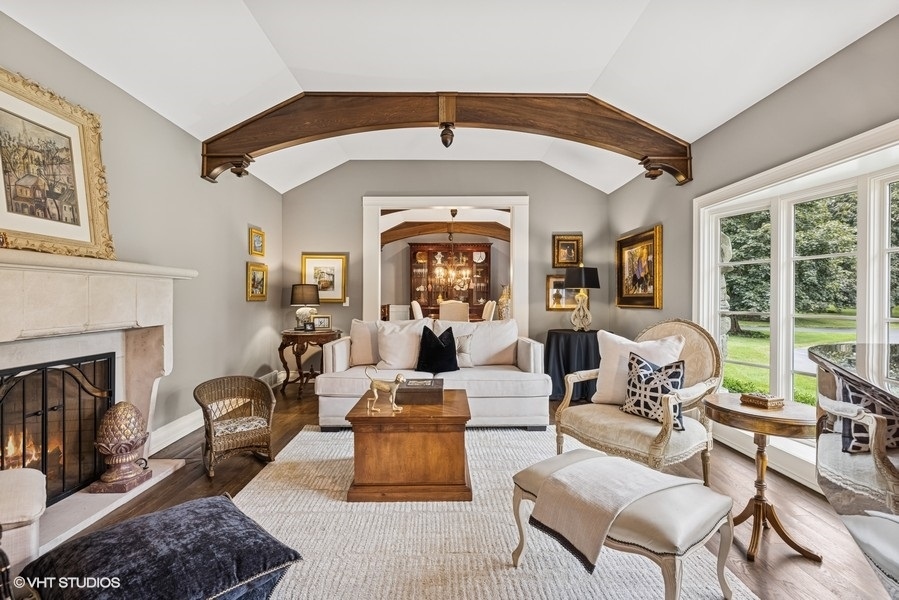 404 Caesar Drive, Barrington Hills, IL 60010