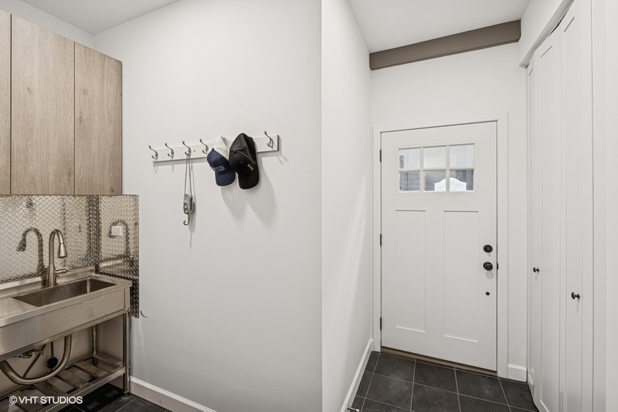 404 Caesar Drive, Barrington Hills, IL 60010