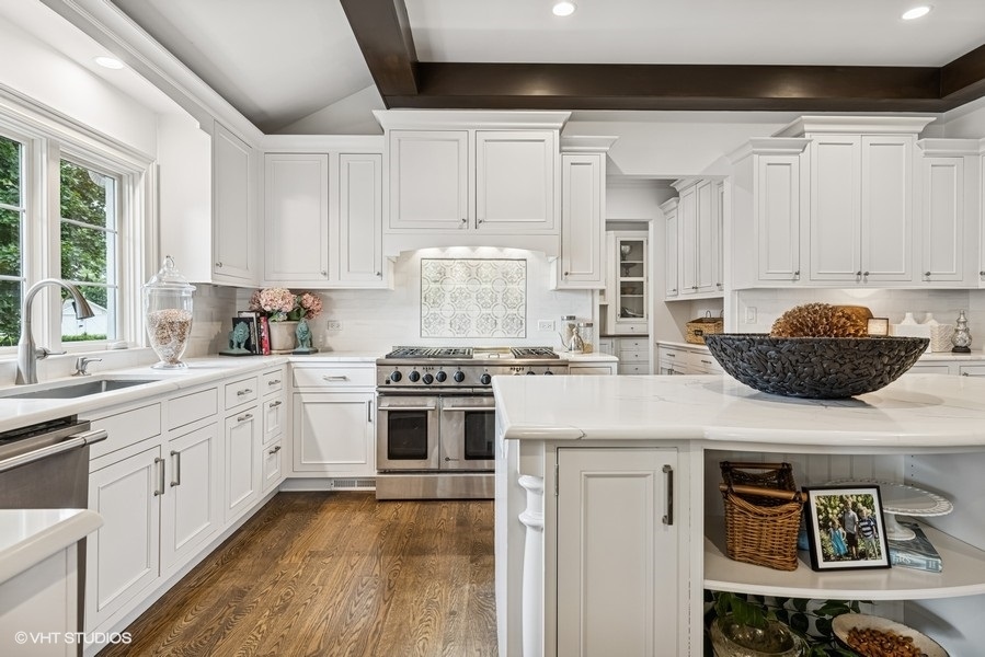 404 Caesar Drive, Barrington Hills, IL 60010