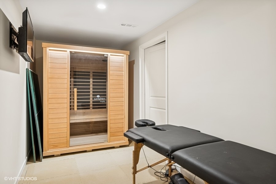 404 Caesar Drive, Barrington Hills, IL 60010