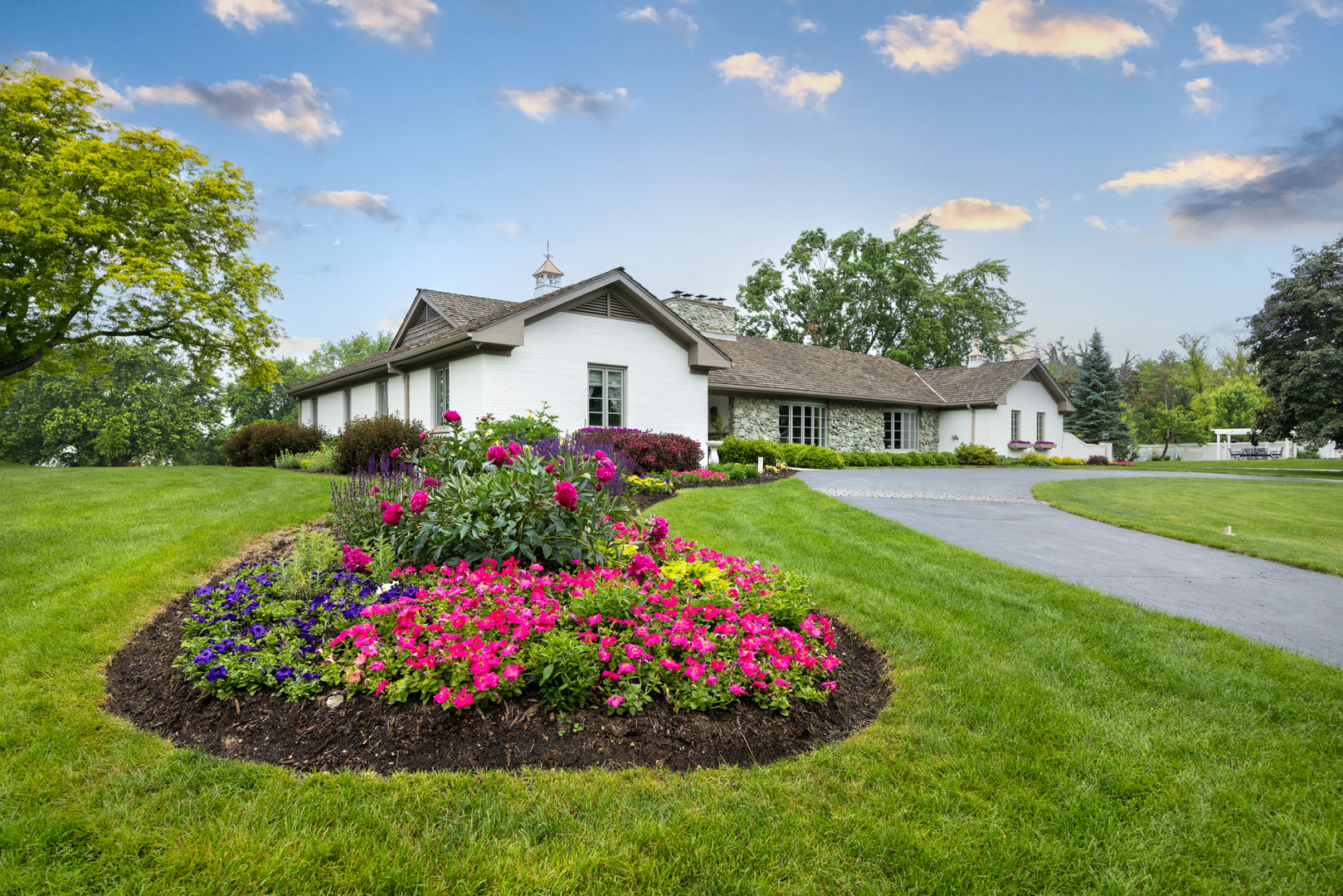 404 Caesar Drive, Barrington Hills, IL 60010