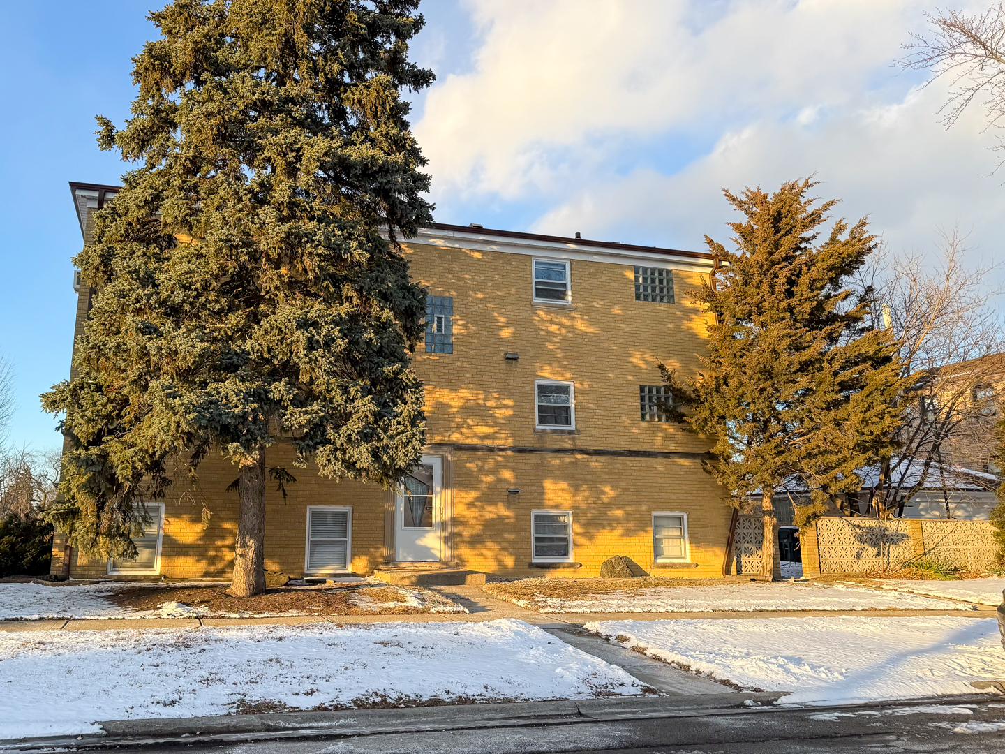 8707 N Oketo Avenue, Niles, IL 60714