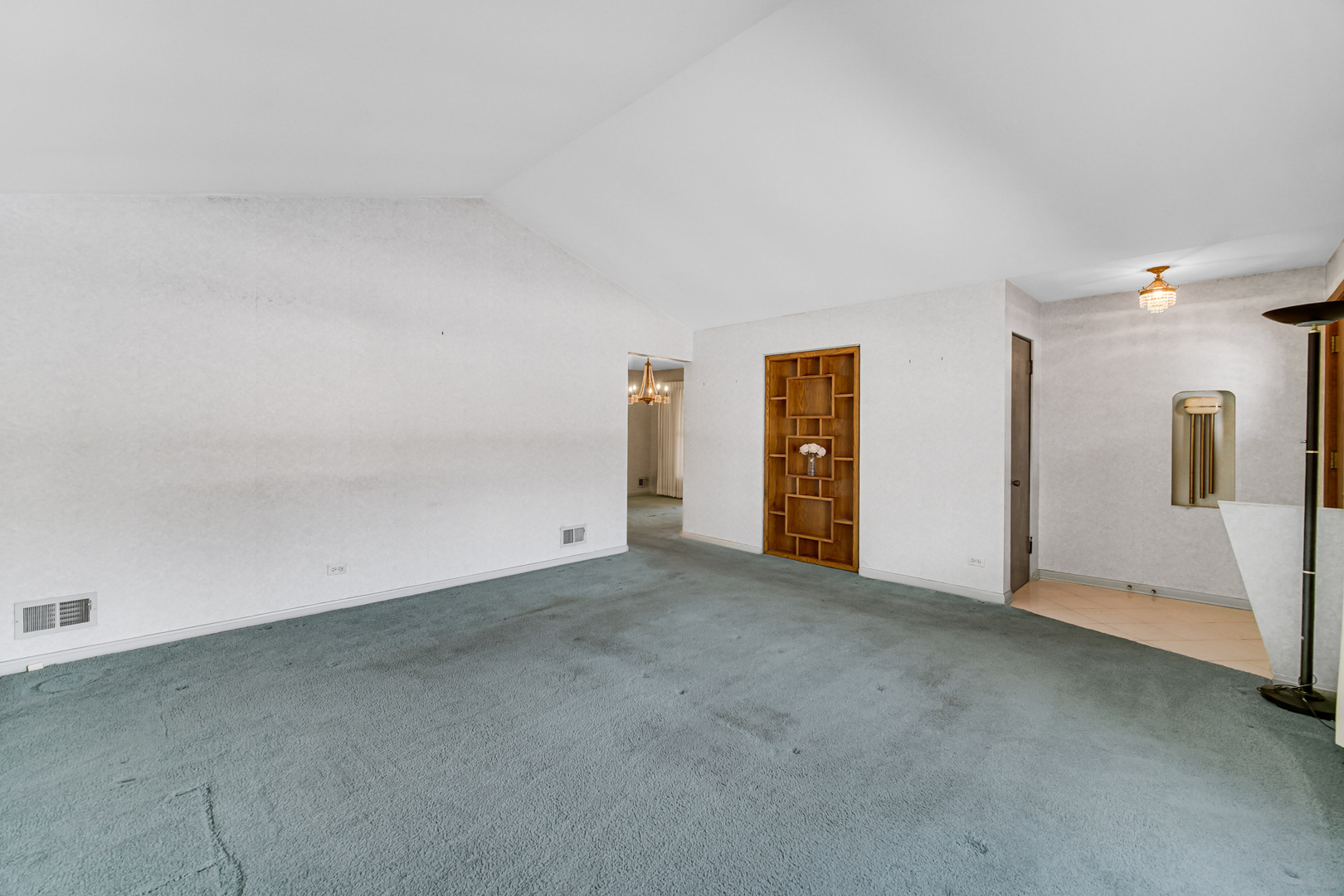 7050 N Keating Avenue, Lincolnwood, IL 60712