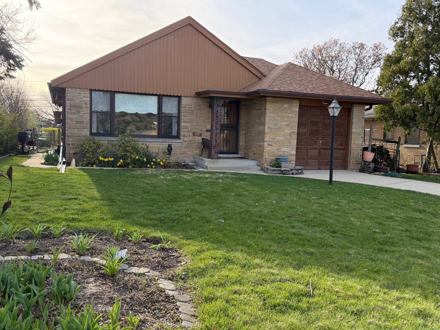 7050 N Keating Avenue, Lincolnwood, IL 60712