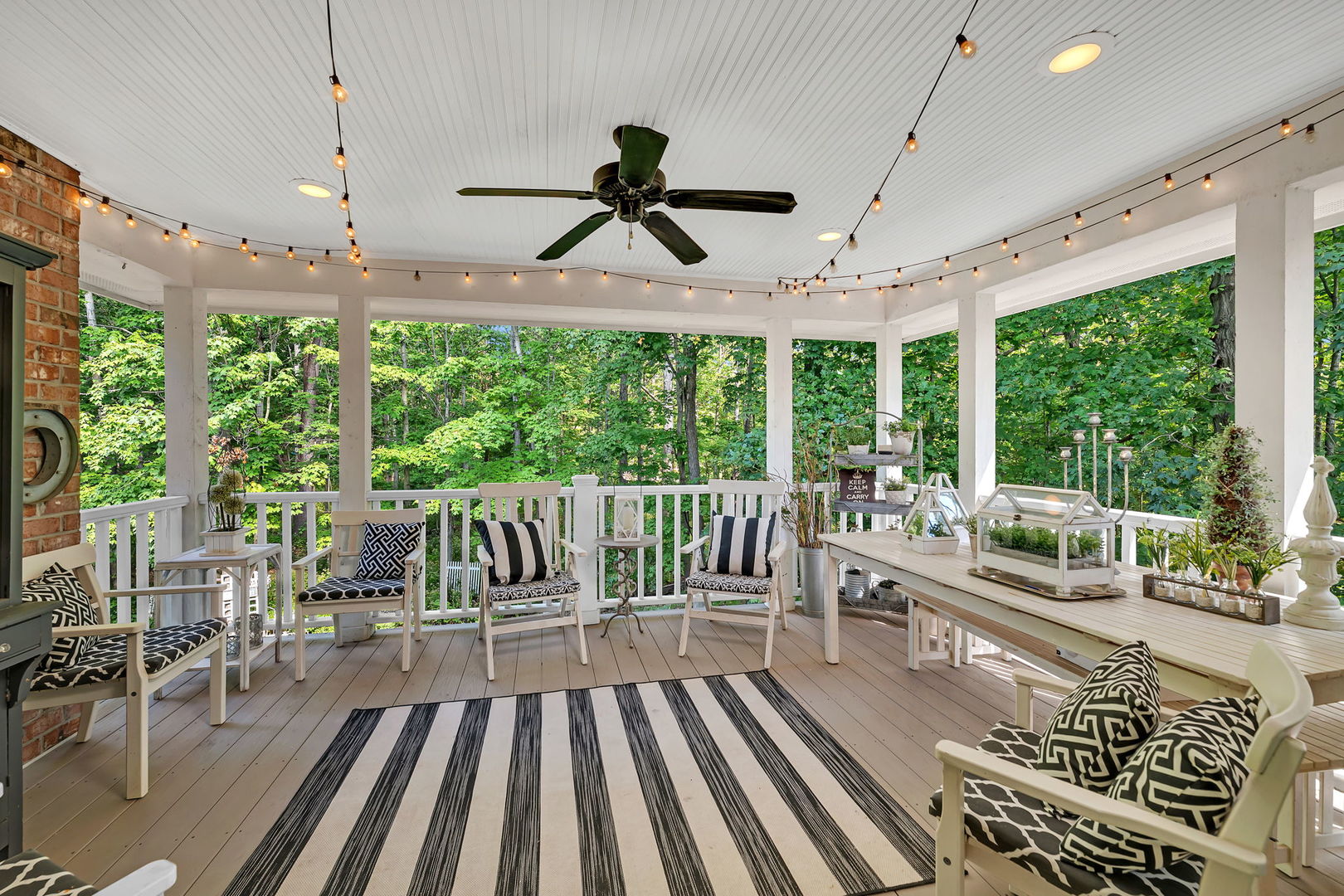 719 Stonebridge Road, Frankfort, IL 60423