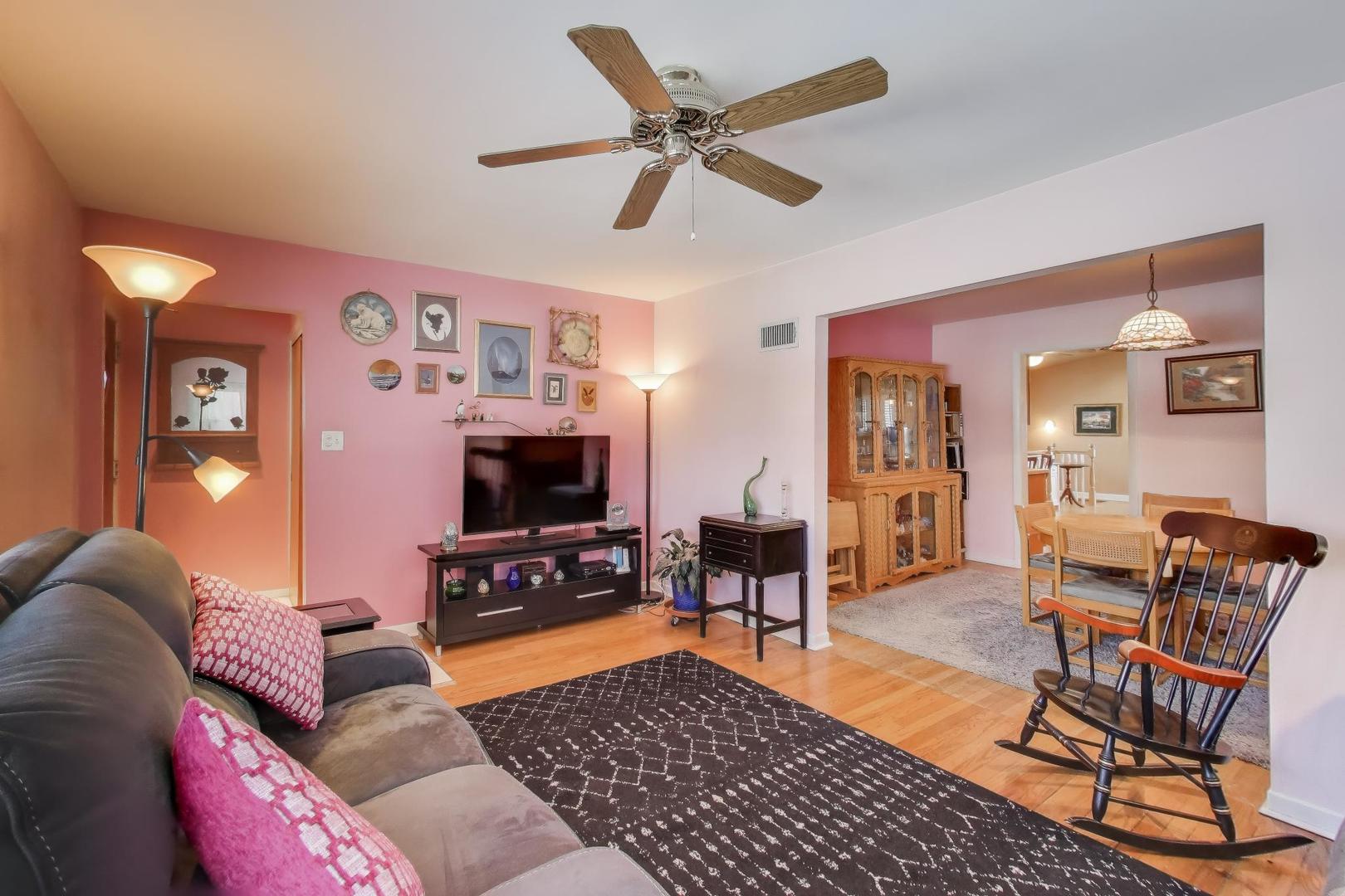 365 N Walnut Street, Elmhurst, IL 60126