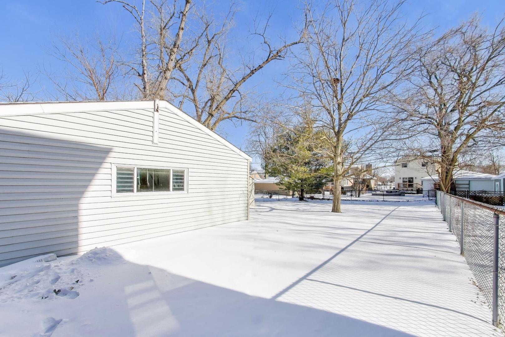 365 N Walnut Street, Elmhurst, IL 60126