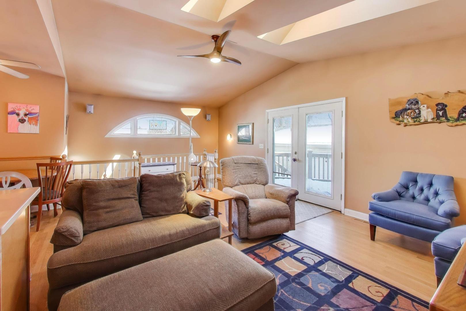 365 N Walnut Street, Elmhurst, IL 60126