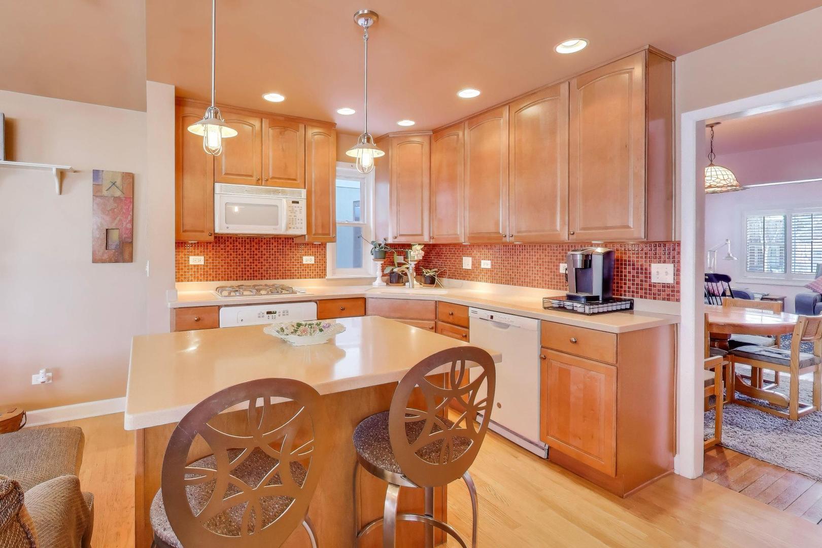 365 N Walnut Street, Elmhurst, IL 60126