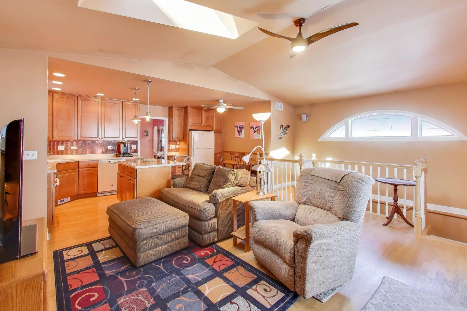 365 N Walnut Street, Elmhurst, IL 60126