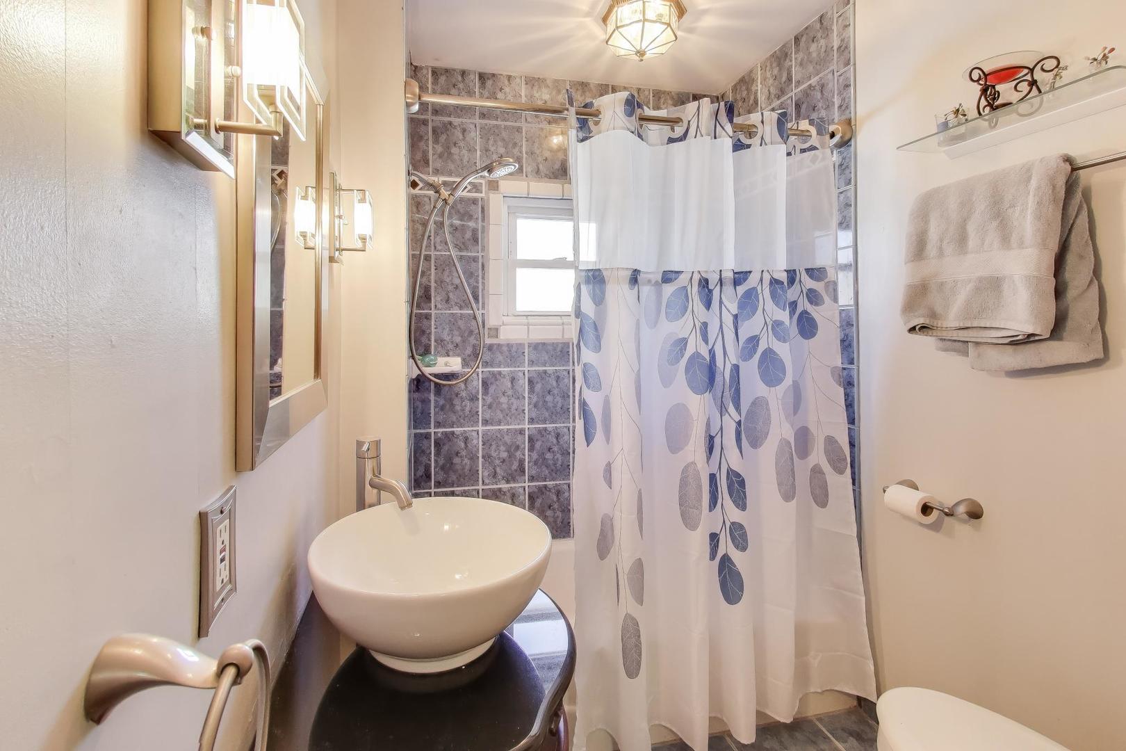 365 N Walnut Street, Elmhurst, IL 60126