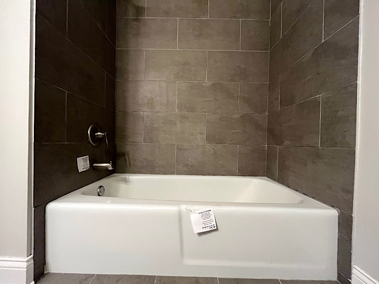 2426 N Kennicott Drive #1C, Arlington Heights, IL 60004