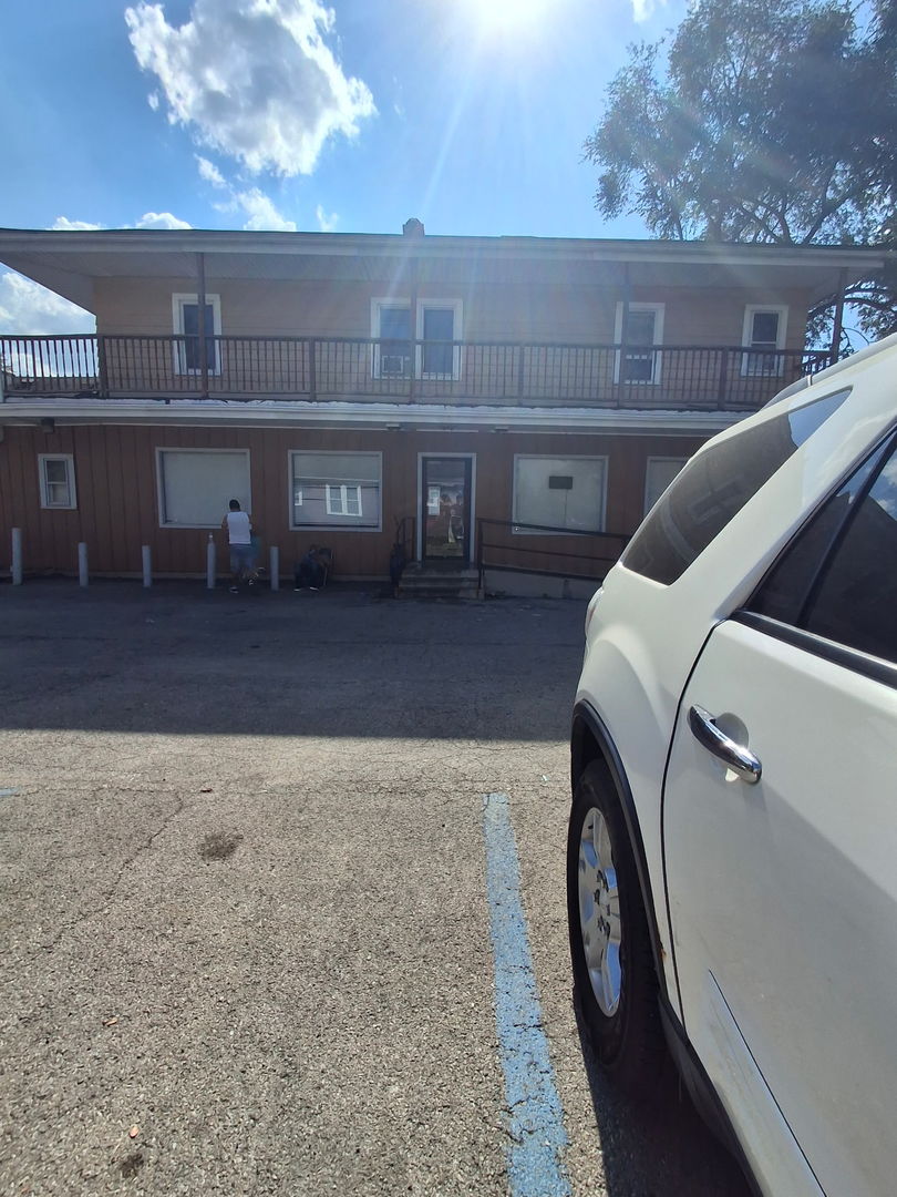 1054 S 5th Street #1, Aurora, IL 60505