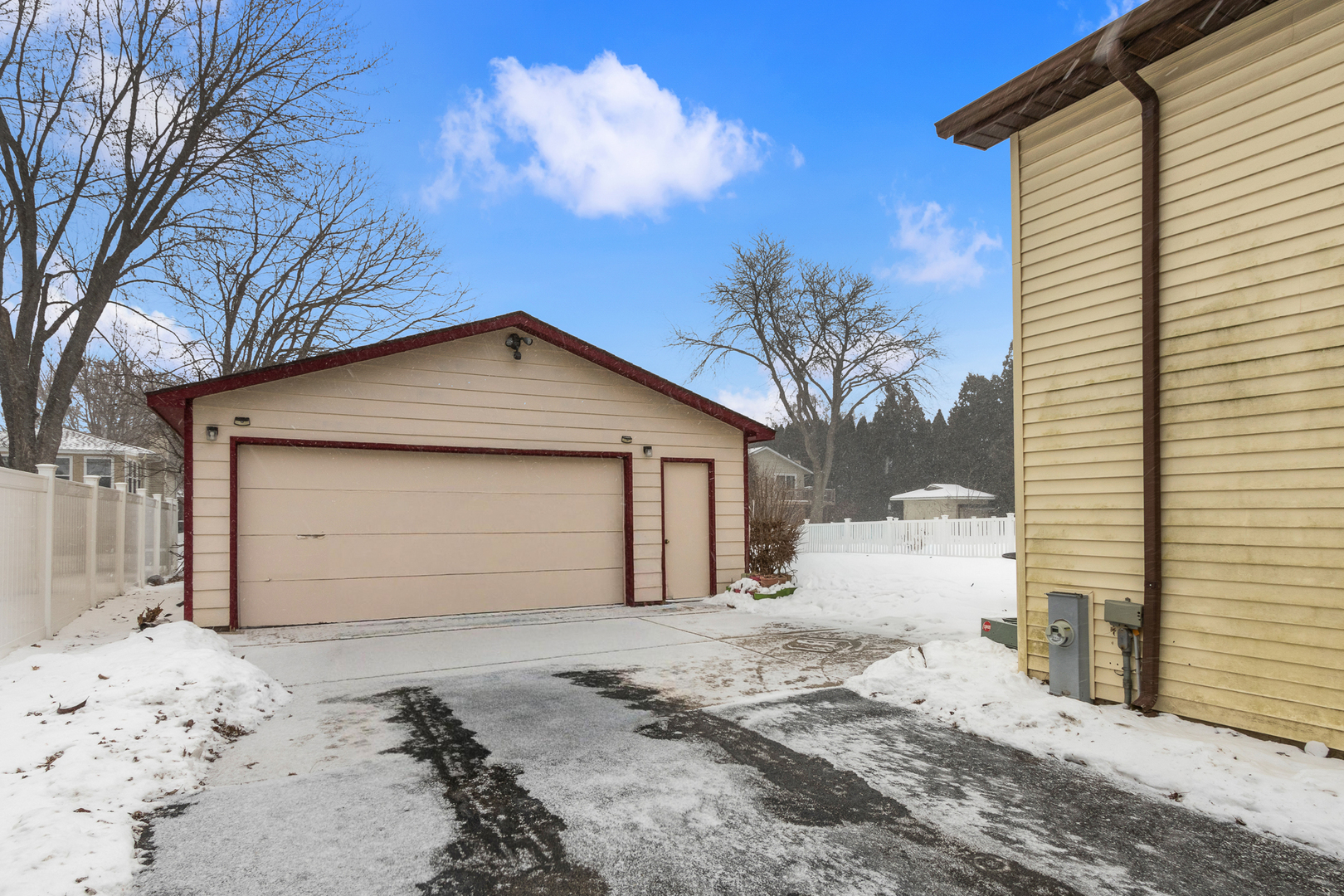 809 Thompson Avenue, Winthrop Harbor, IL 60096