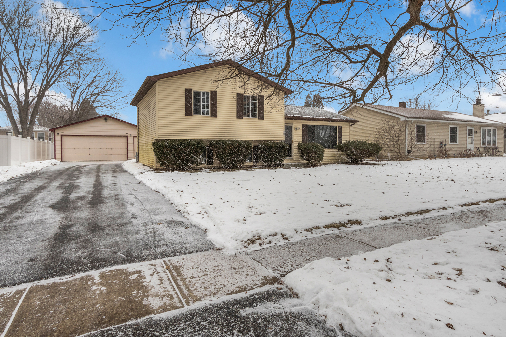 809 Thompson Avenue, Winthrop Harbor, IL 60096