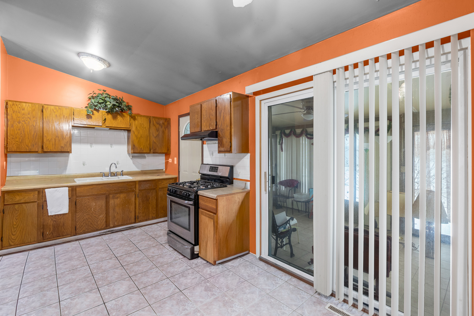 809 Thompson Avenue, Winthrop Harbor, IL 60096