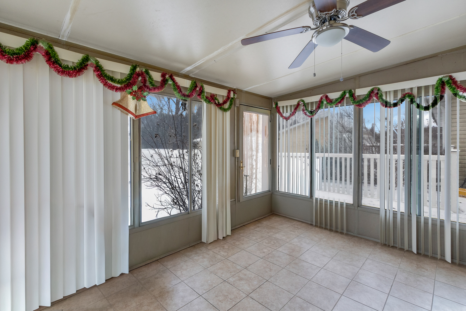 809 Thompson Avenue, Winthrop Harbor, IL 60096