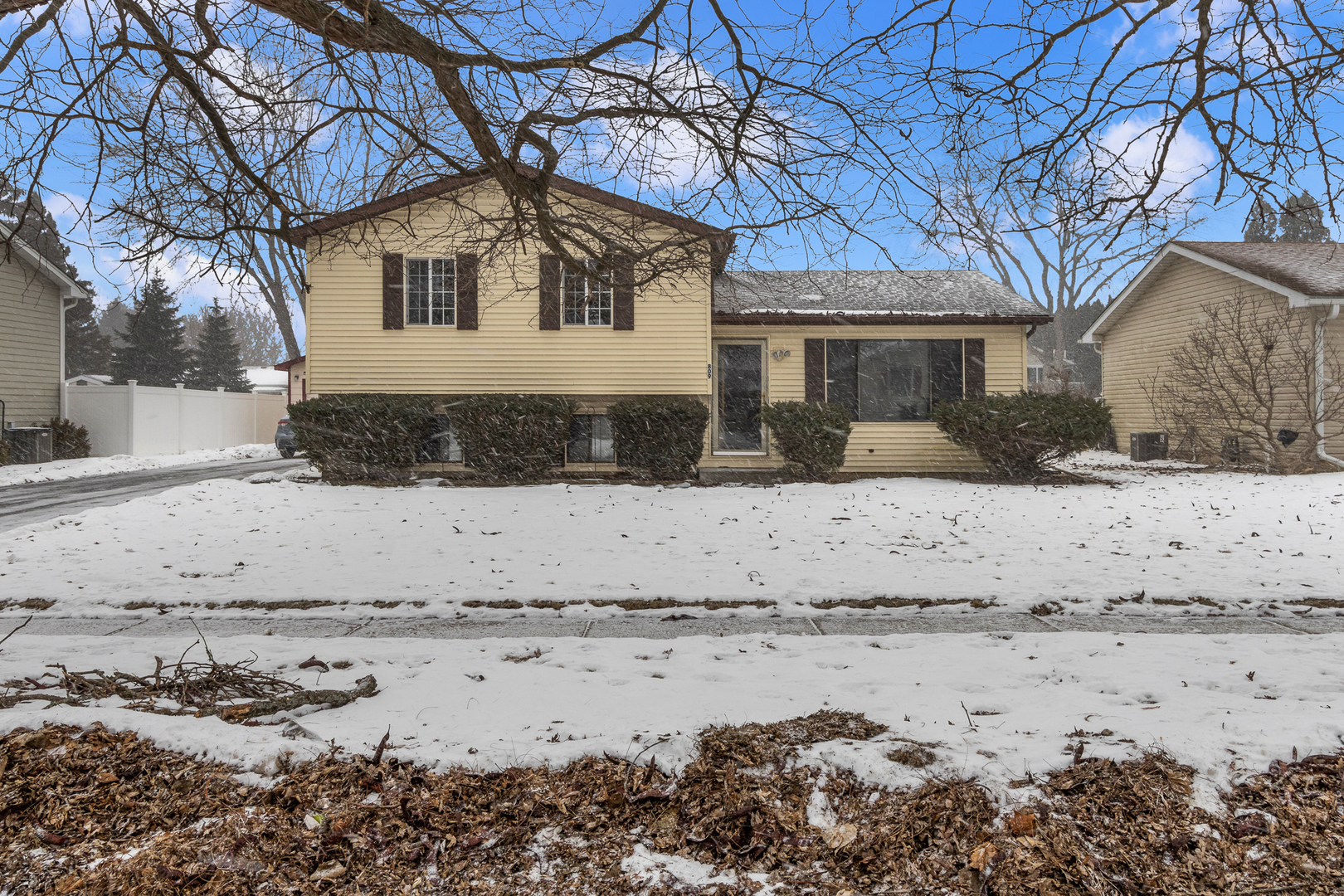 809 Thompson Avenue, Winthrop Harbor, IL 60096