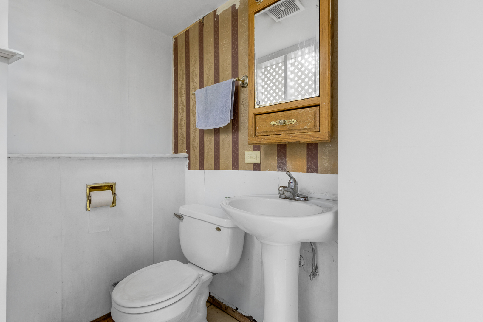 809 Thompson Avenue, Winthrop Harbor, IL 60096