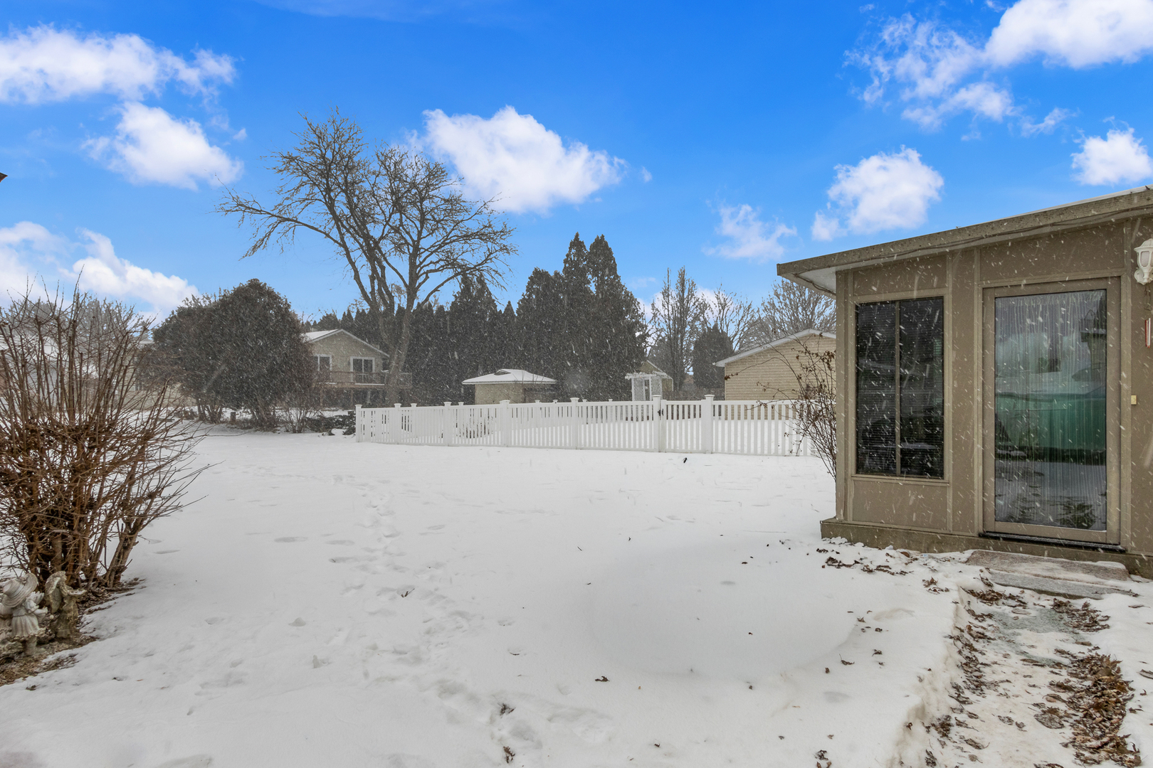 809 Thompson Avenue, Winthrop Harbor, IL 60096