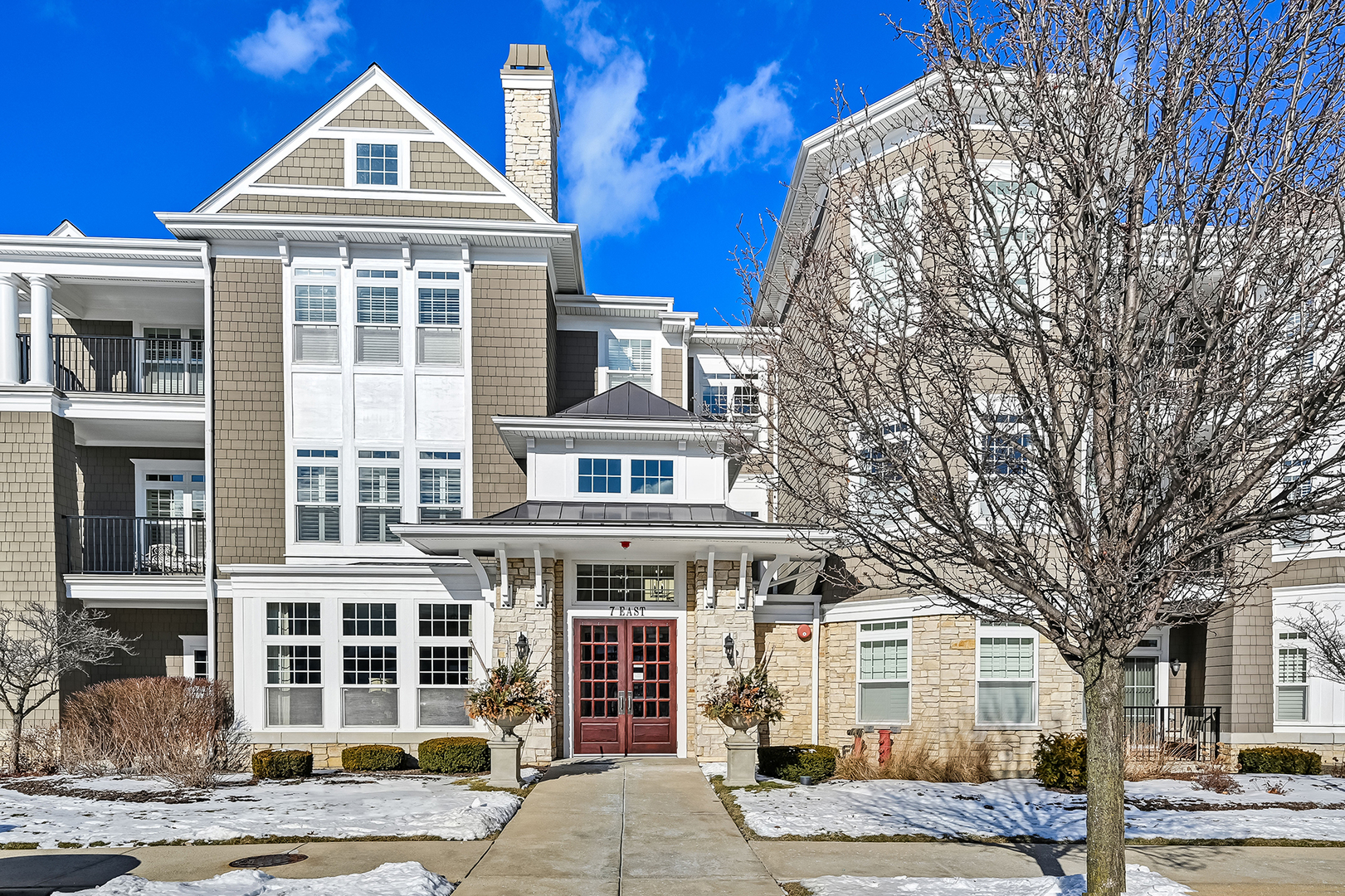 7 E KENNEDY Lane #201, Hinsdale, IL 60521