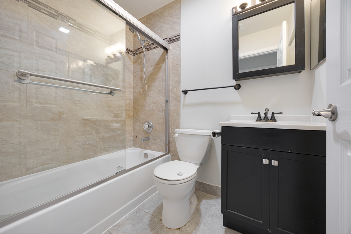 47 E Gant Circle #G, Streamwood, IL 60107