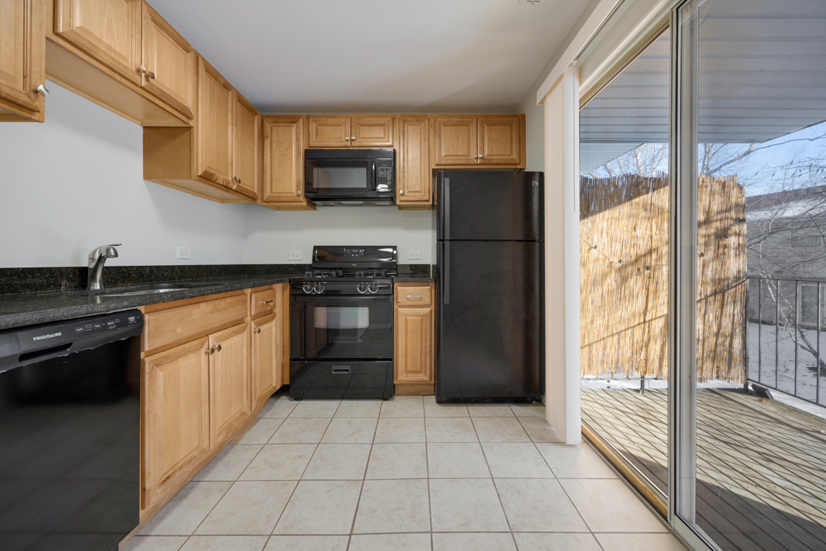 47 E Gant Circle #G, Streamwood, IL 60107