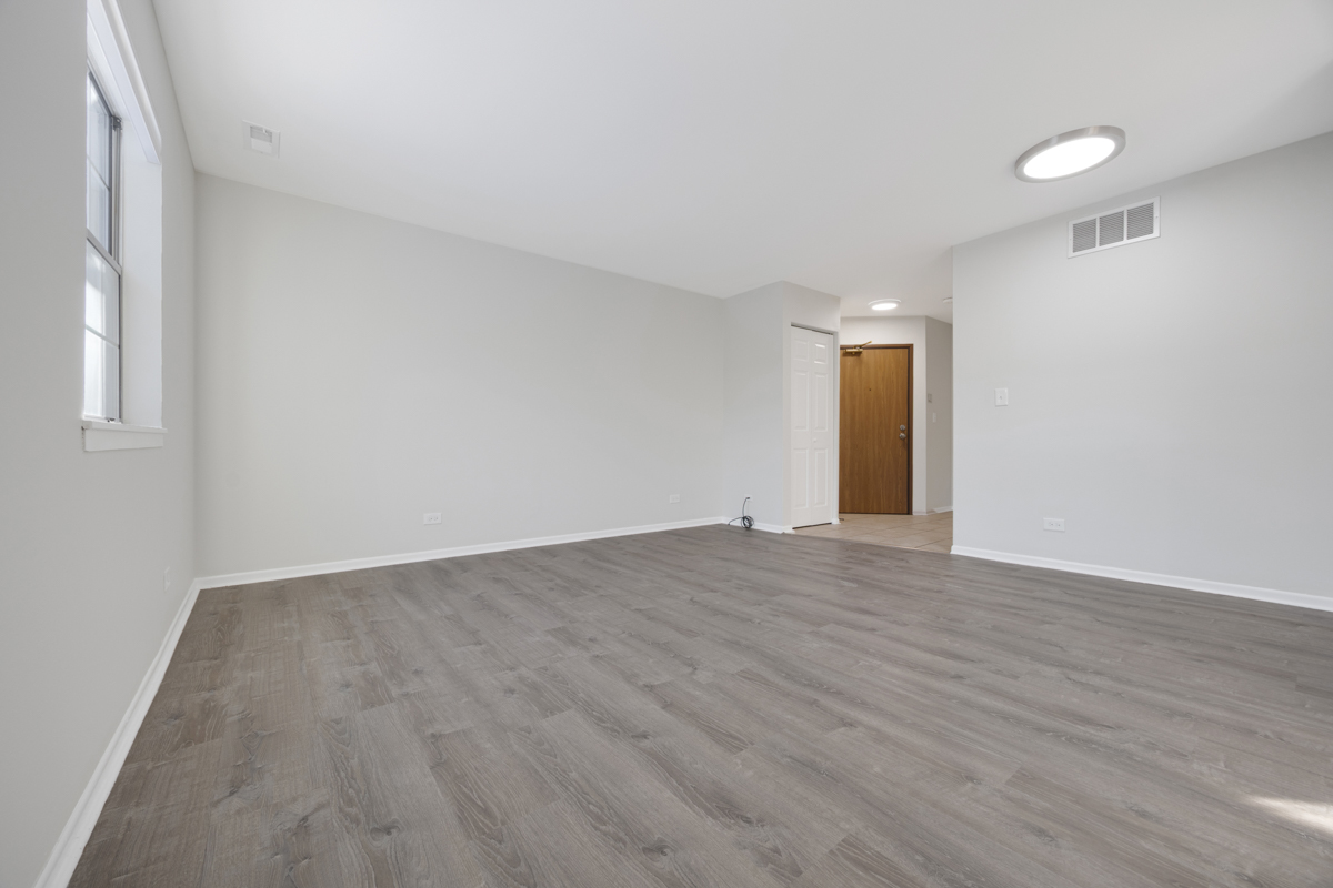 47 E Gant Circle #G, Streamwood, IL 60107