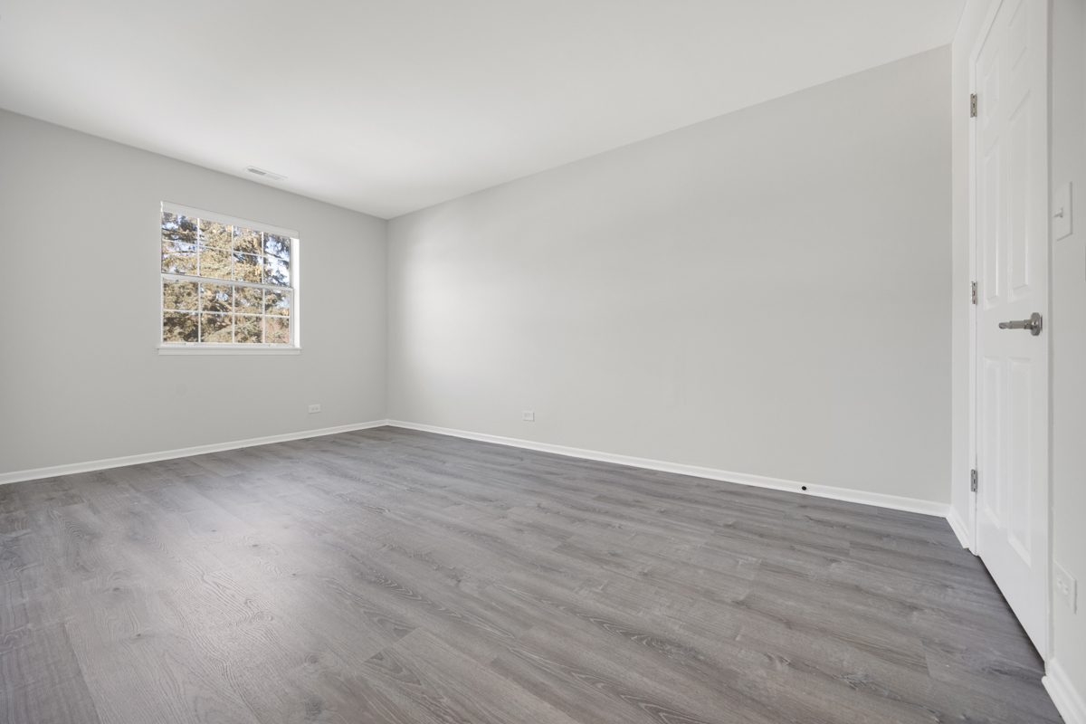 47 E Gant Circle #G, Streamwood, IL 60107