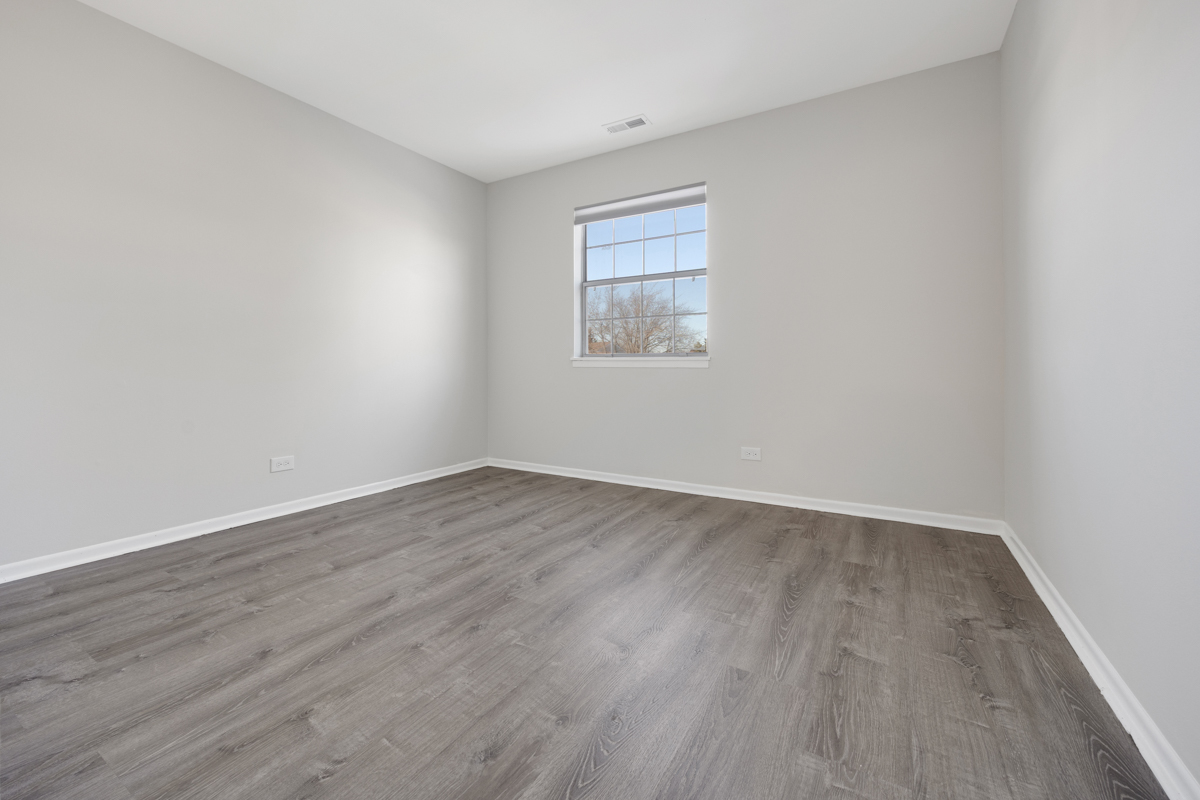 47 E Gant Circle #G, Streamwood, IL 60107