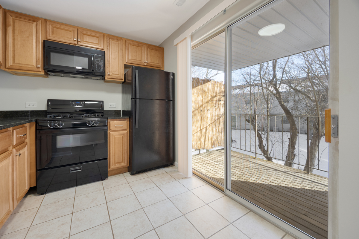 47 E Gant Circle #G, Streamwood, IL 60107