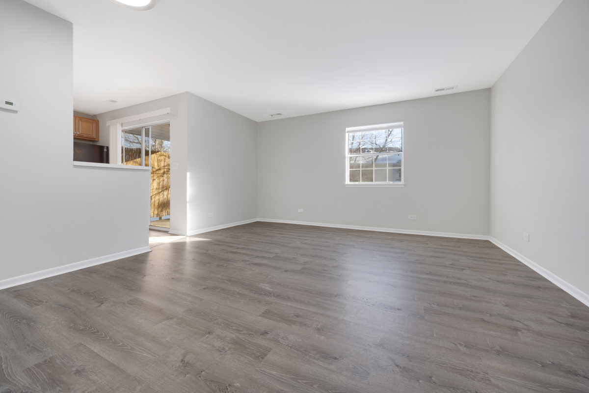 47 E Gant Circle #G, Streamwood, IL 60107