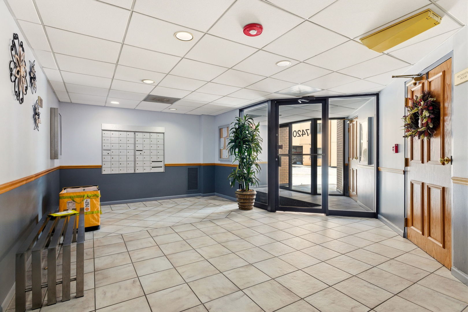 7420 W Lawrence Avenue #212, Harwood Heights, IL 60706