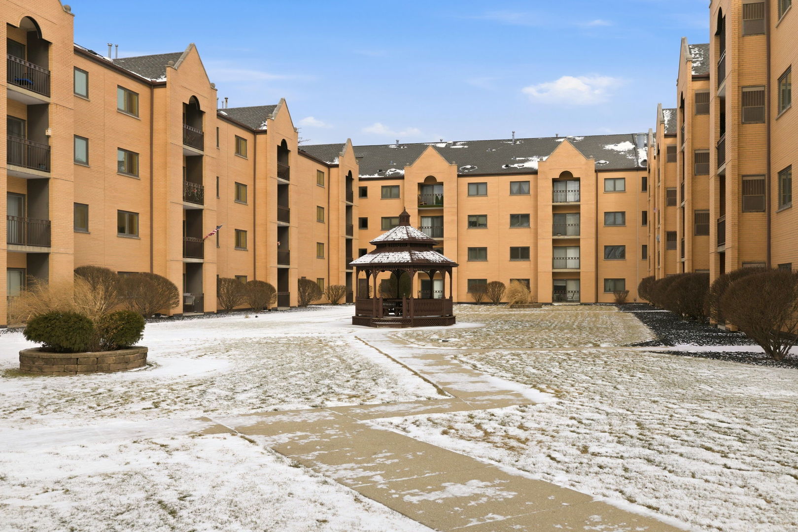 7420 W Lawrence Avenue #212, Harwood Heights, IL 60706