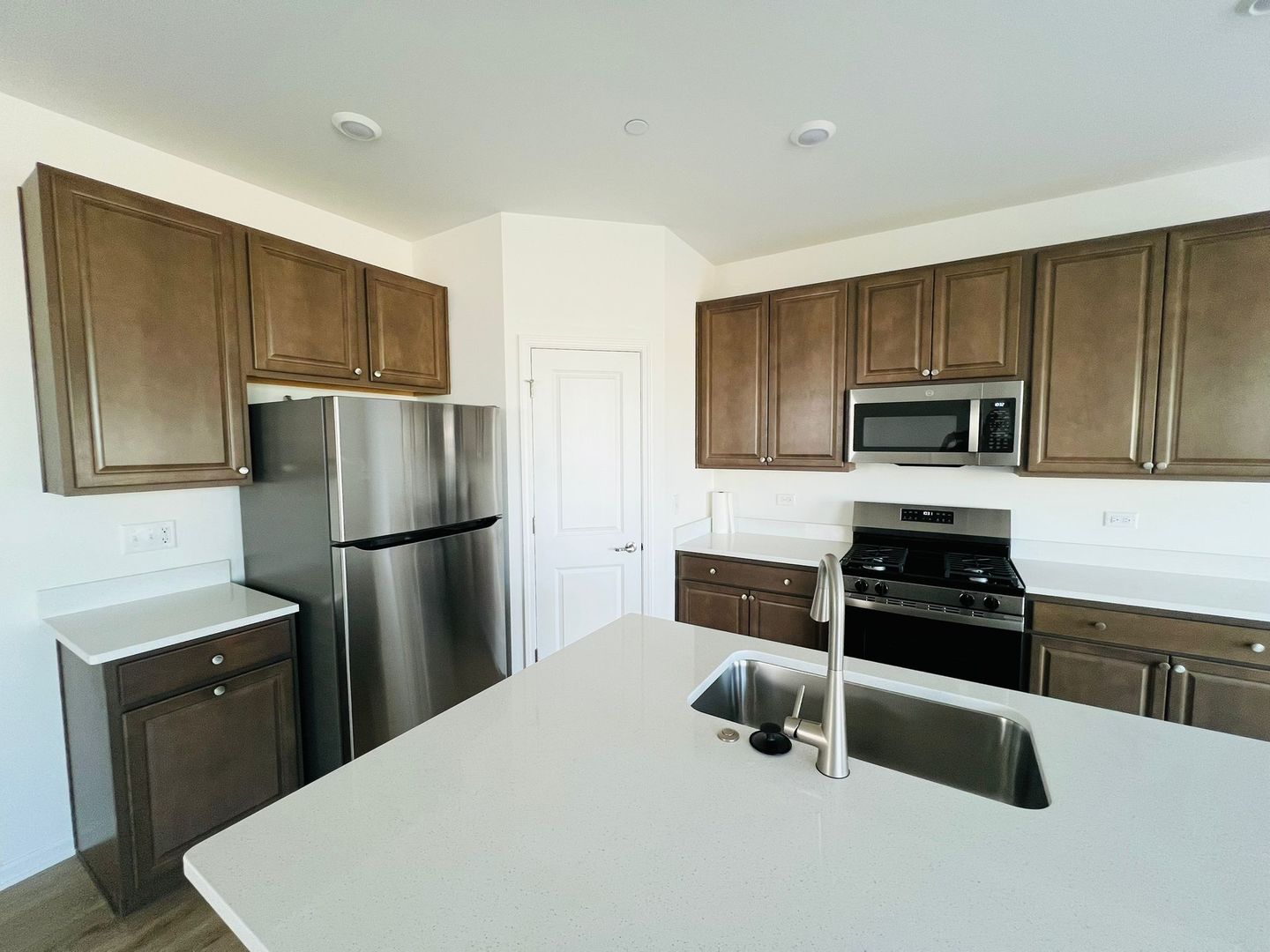 128 Henderson Street, Oswego, IL 60543