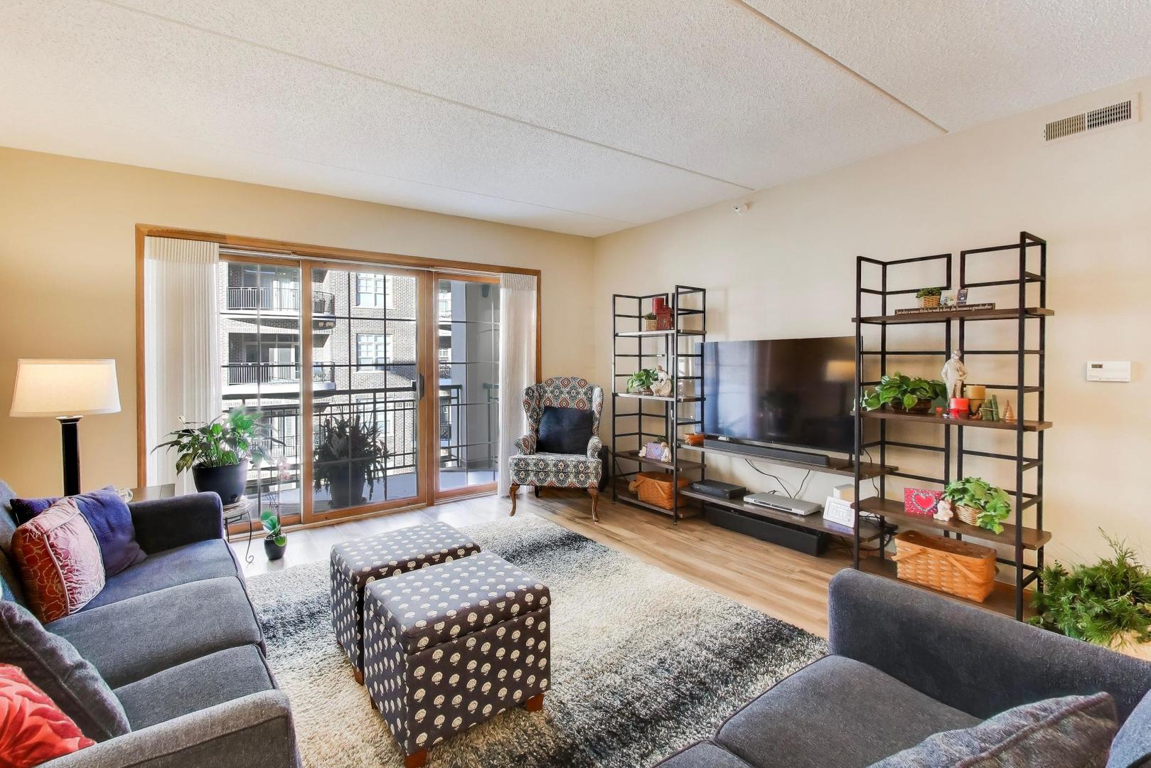 200 W Campbell Street #608, Arlington Heights, IL 60005