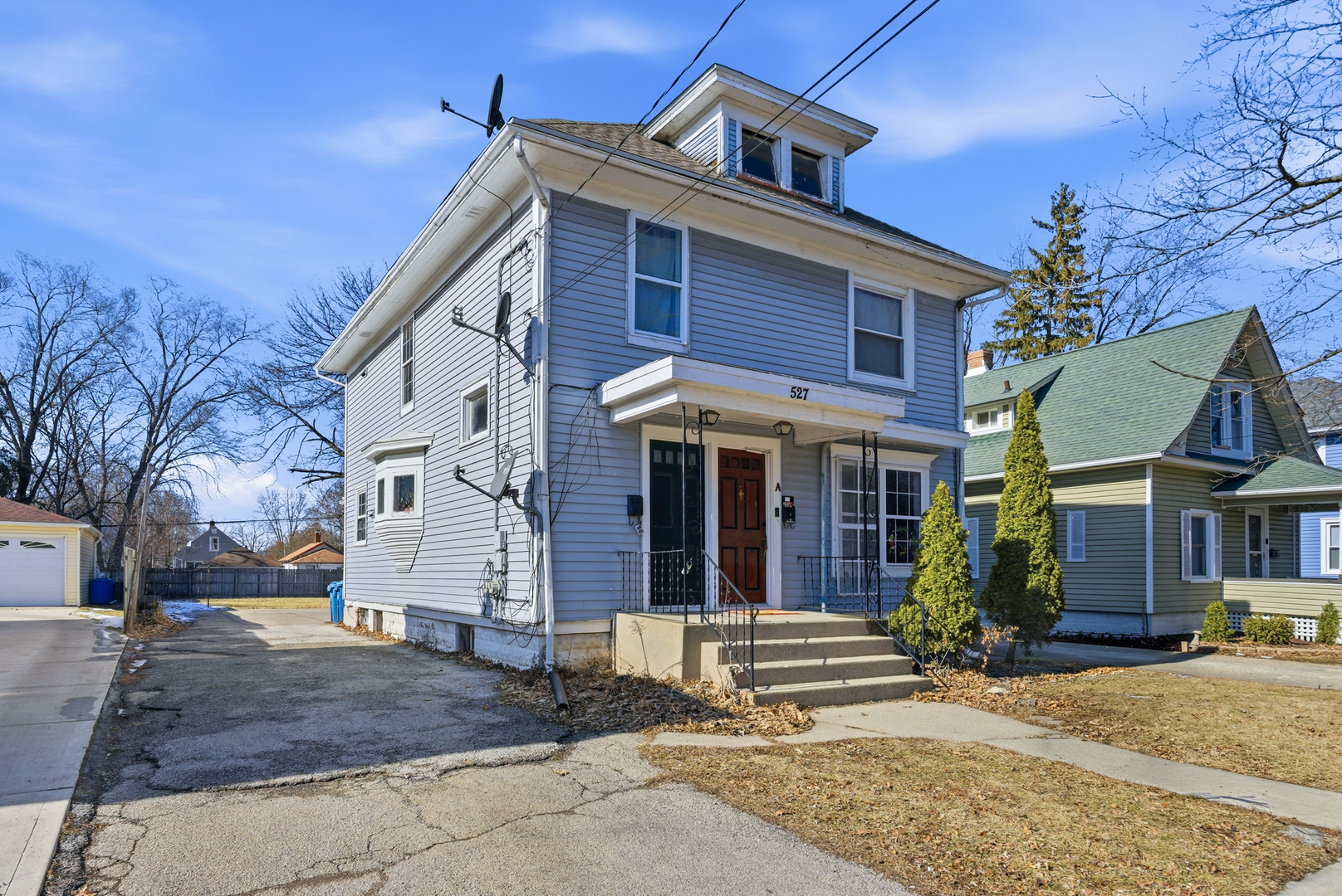 527 Jackson Street, Aurora, IL 60505