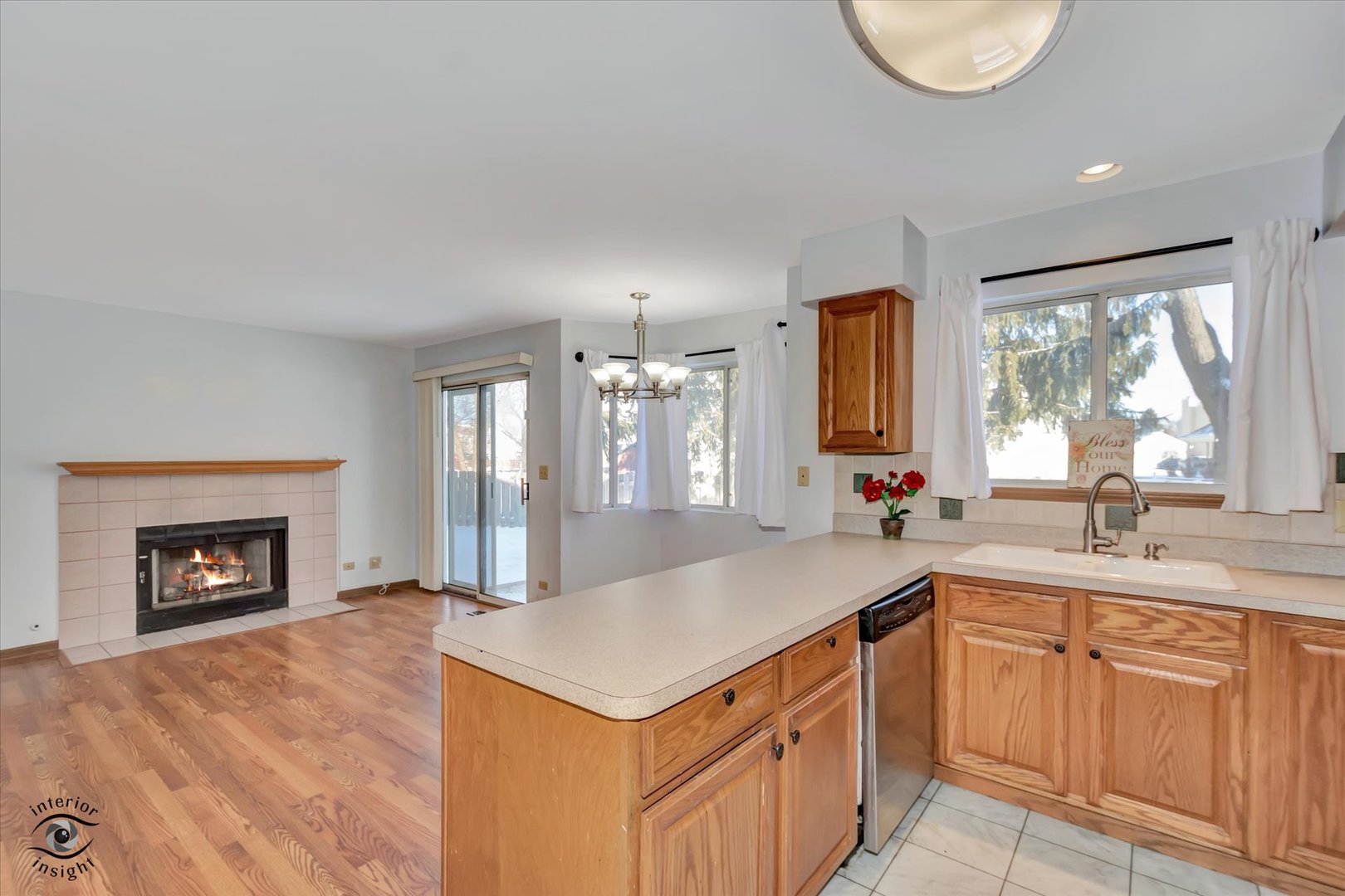 577 Canterbury Drive, Carol Stream, IL 60188