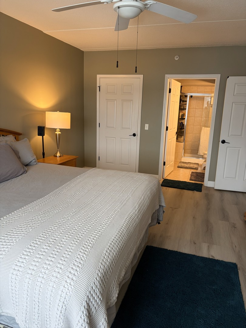 1349 E Washington Street #404, Des Plaines, IL 60016