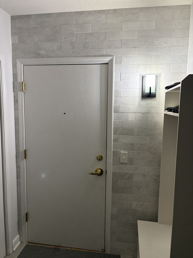 1349 E Washington Street #404, Des Plaines, IL 60016