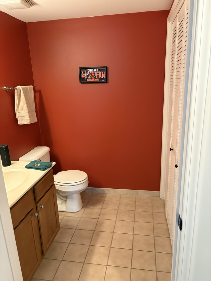 1349 E Washington Street #404, Des Plaines, IL 60016