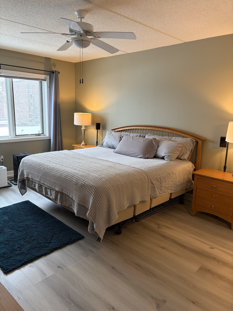 1349 E Washington Street #404, Des Plaines, IL 60016