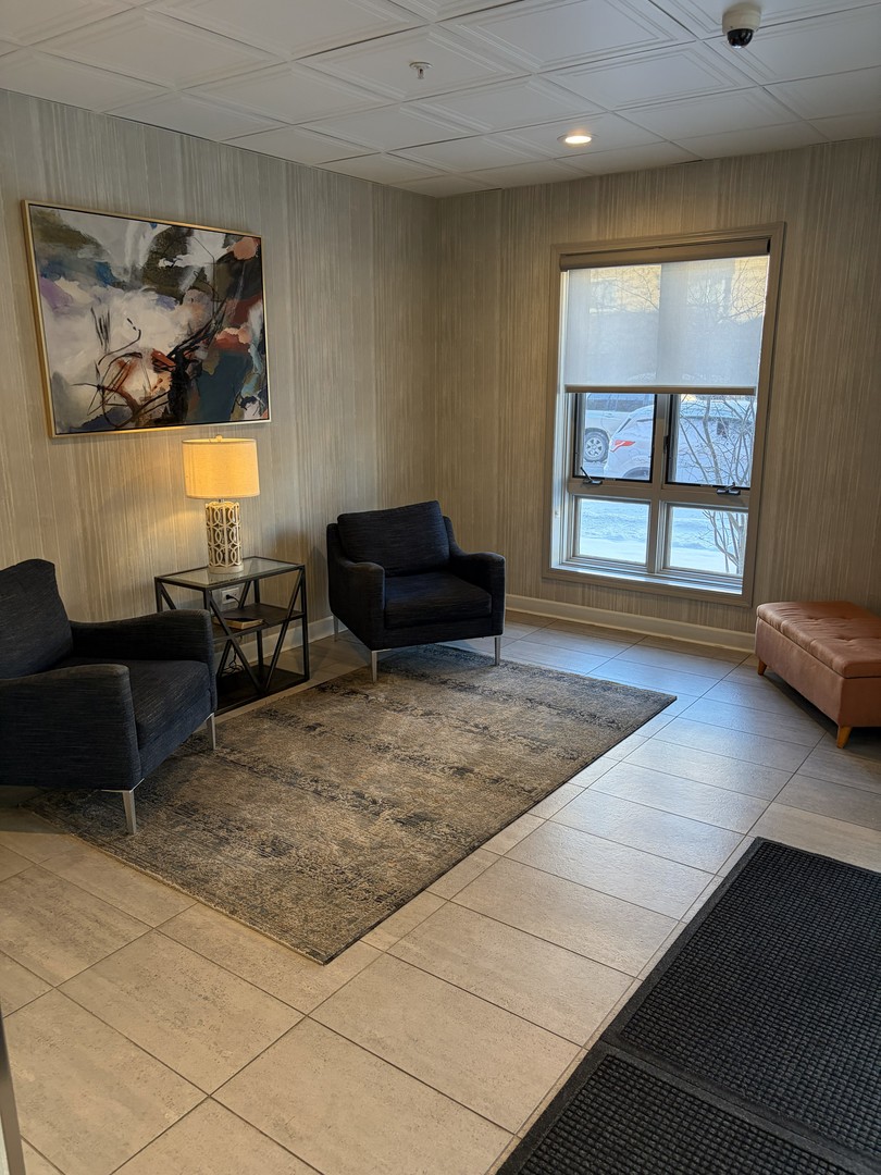 1349 E Washington Street #404, Des Plaines, IL 60016