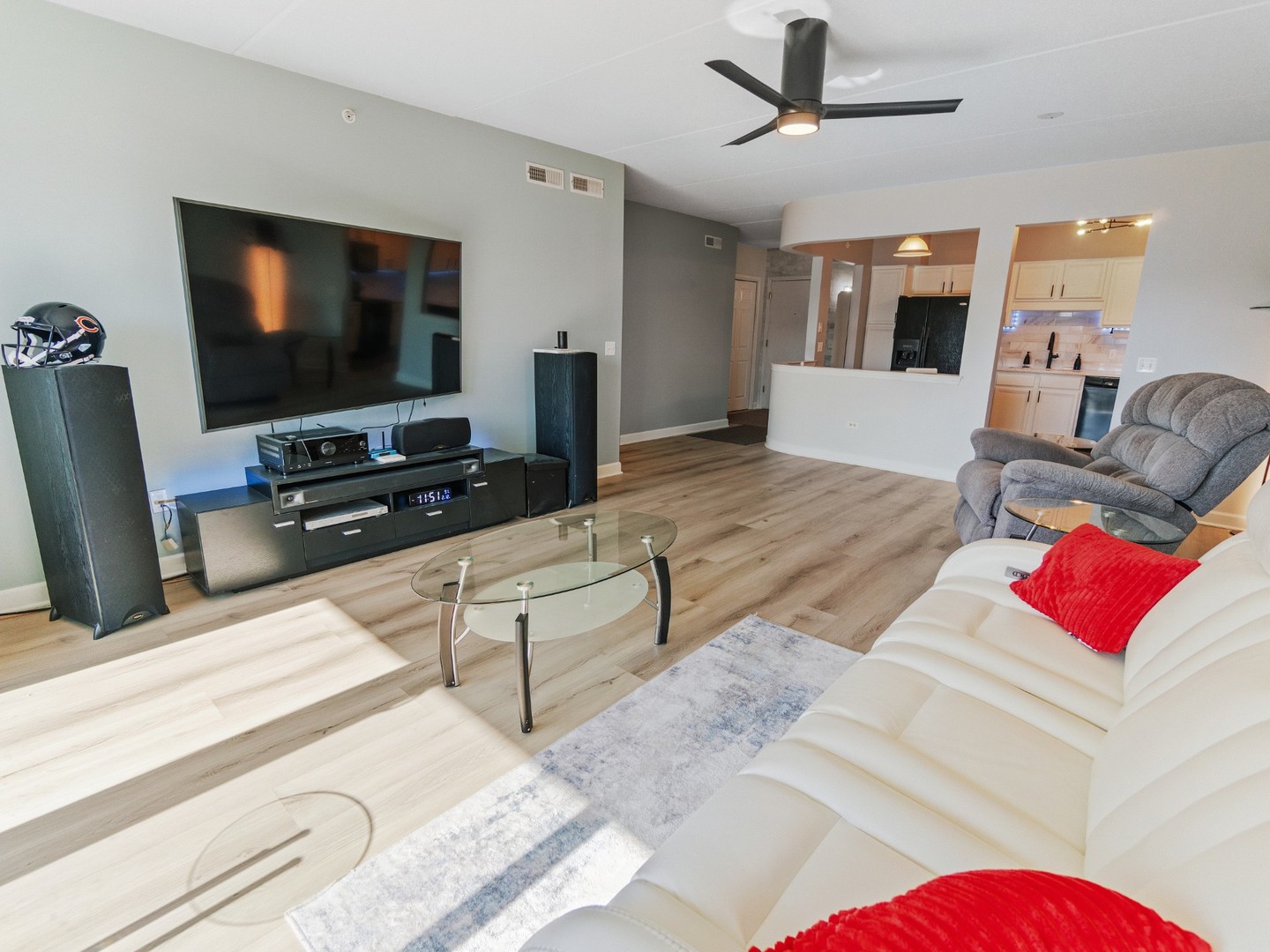 1349 E Washington Street #404, Des Plaines, IL 60016