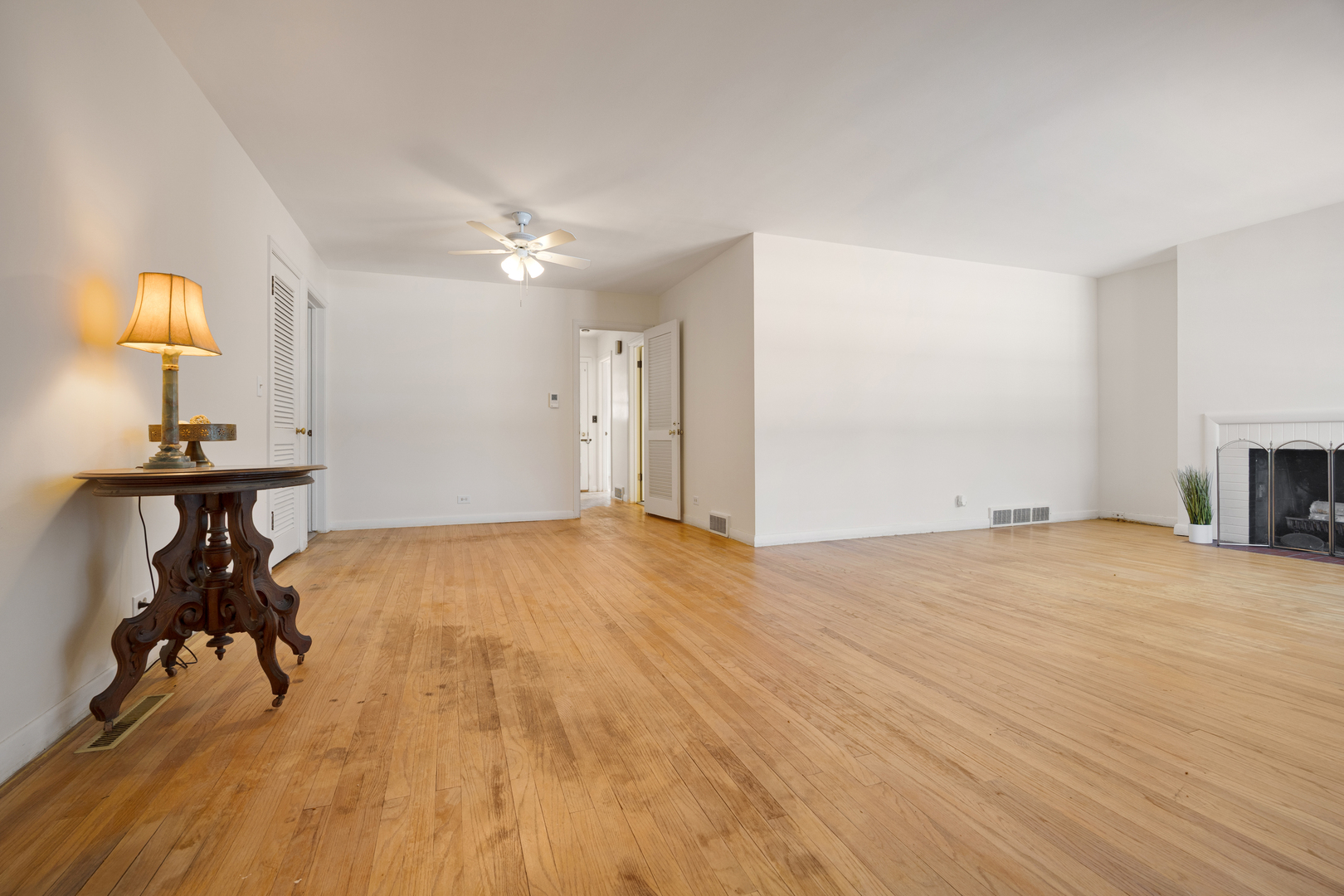 851 N Grove Avenue, Elgin, IL 60120